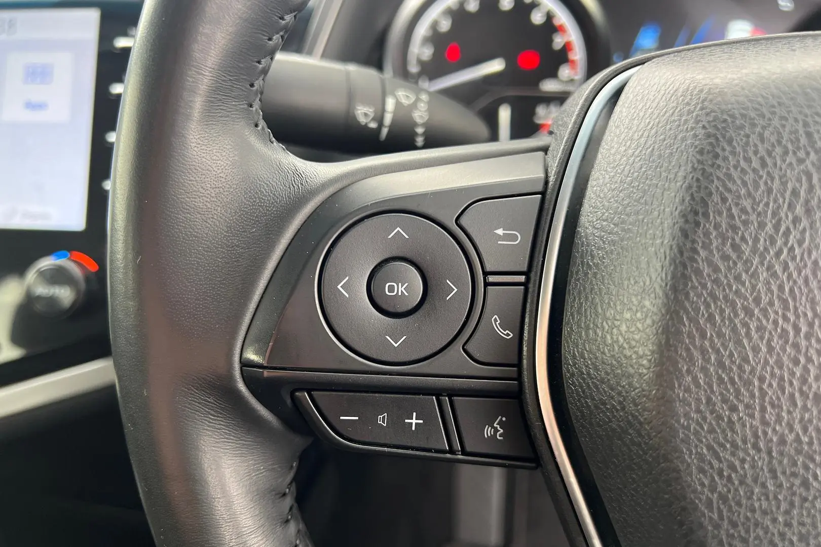 2019 Toyota Camry Gallery Image 17