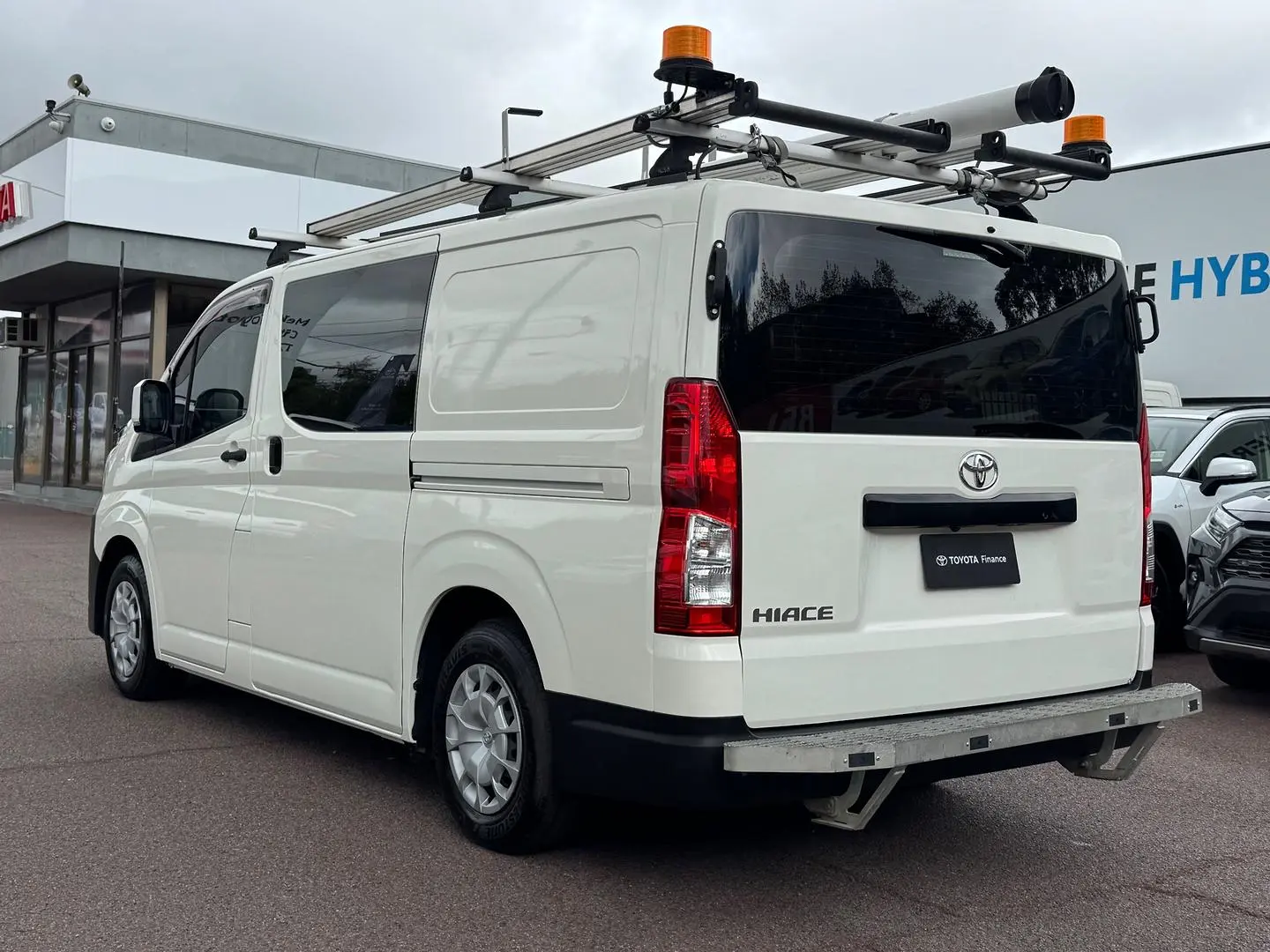 2019 Toyota Hiace Gallery Image 7