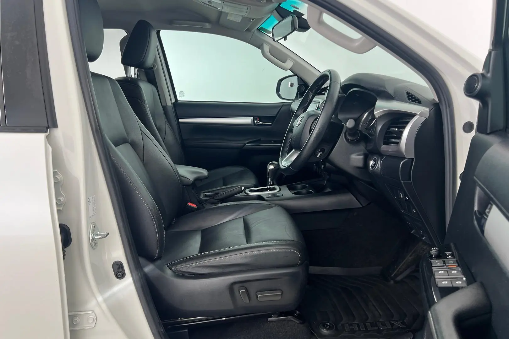 2020 Toyota Hilux Gallery Image 12