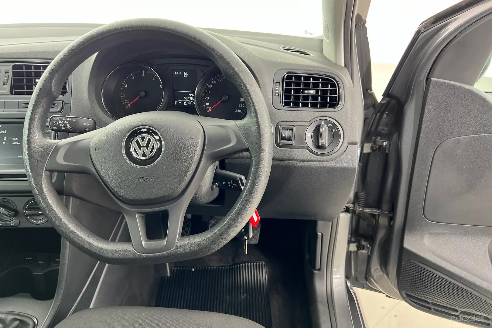2016 Volkswagen Polo Image 18