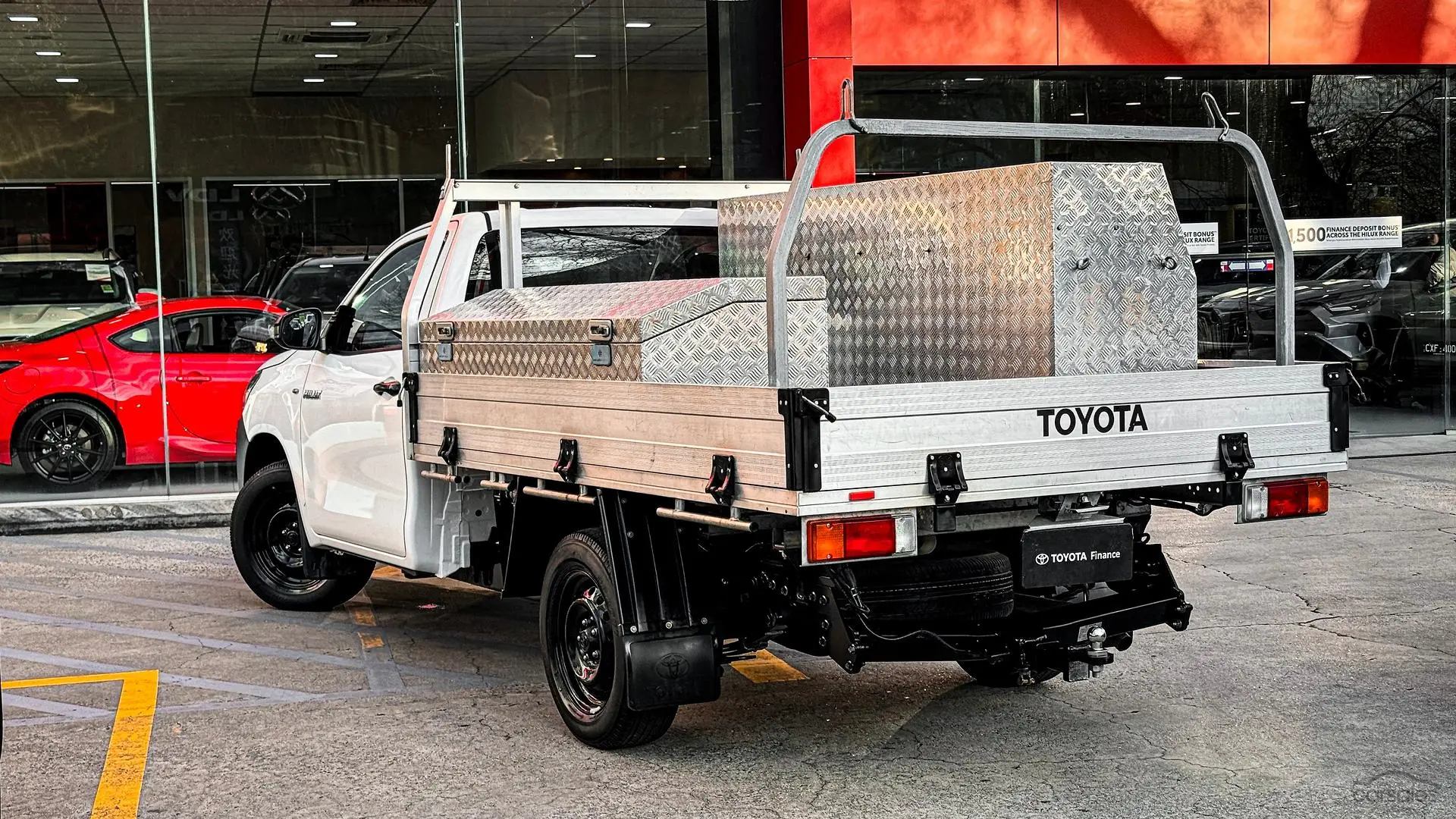 2019 Toyota Hilux Image 2