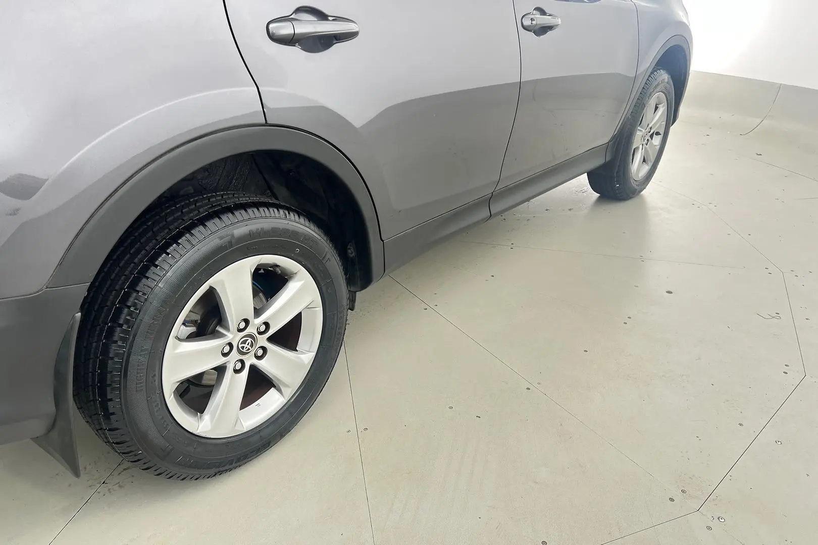 2015 Toyota RAV4 Gallery Image 9