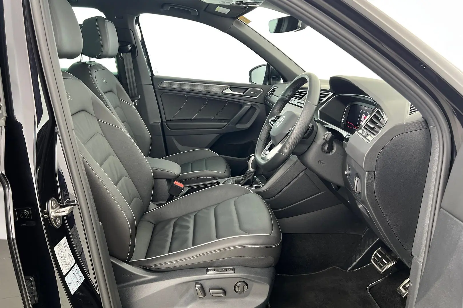 2024 Volkswagen Tiguan Gallery Image 11