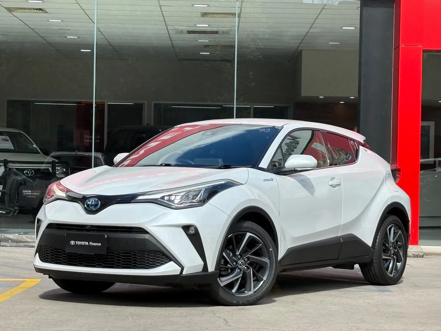 2022 Toyota C-HR Gallery Image 4