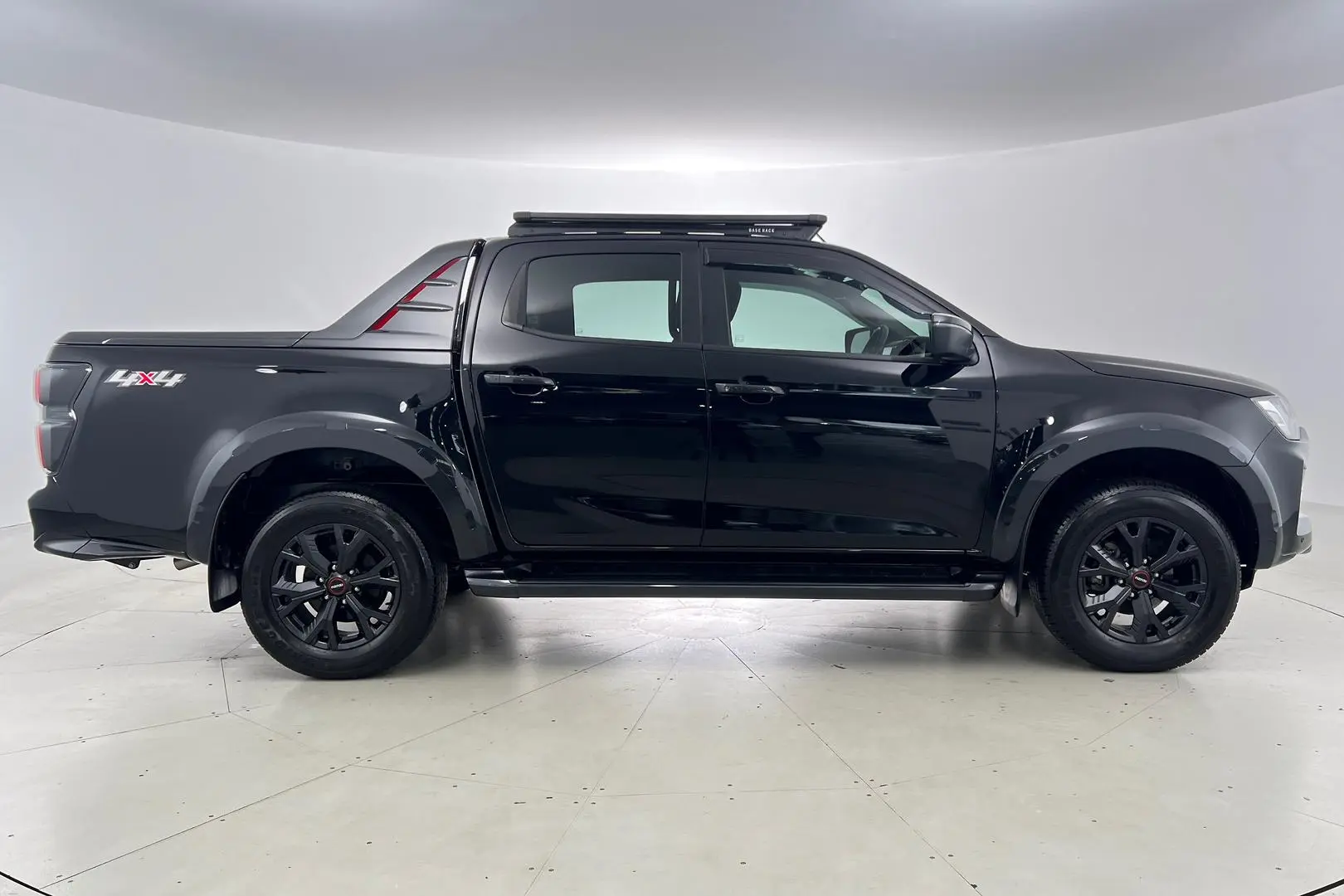 2023 Isuzu D-MAX Gallery Image 3
