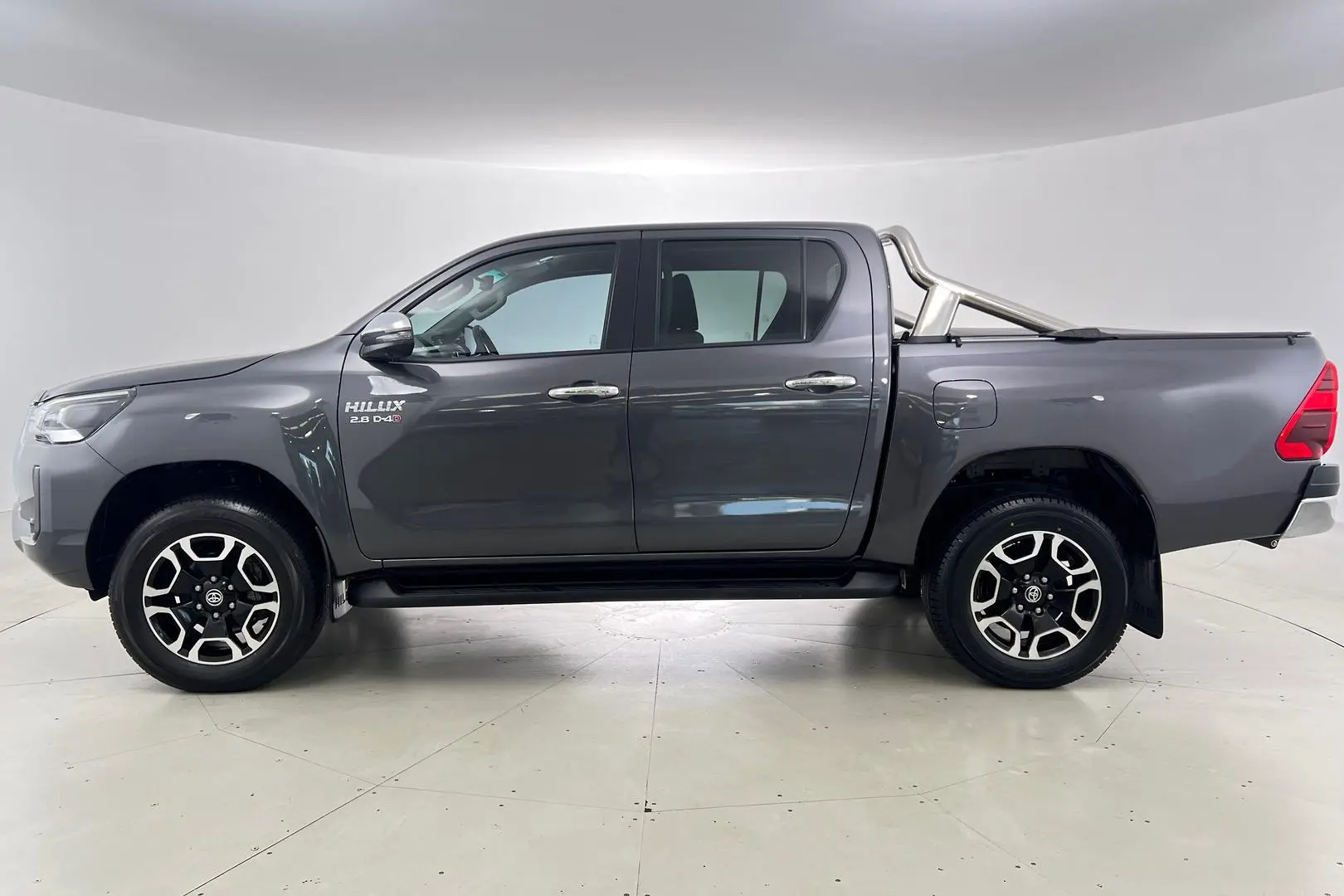 2023 Toyota Hilux Gallery Image 8