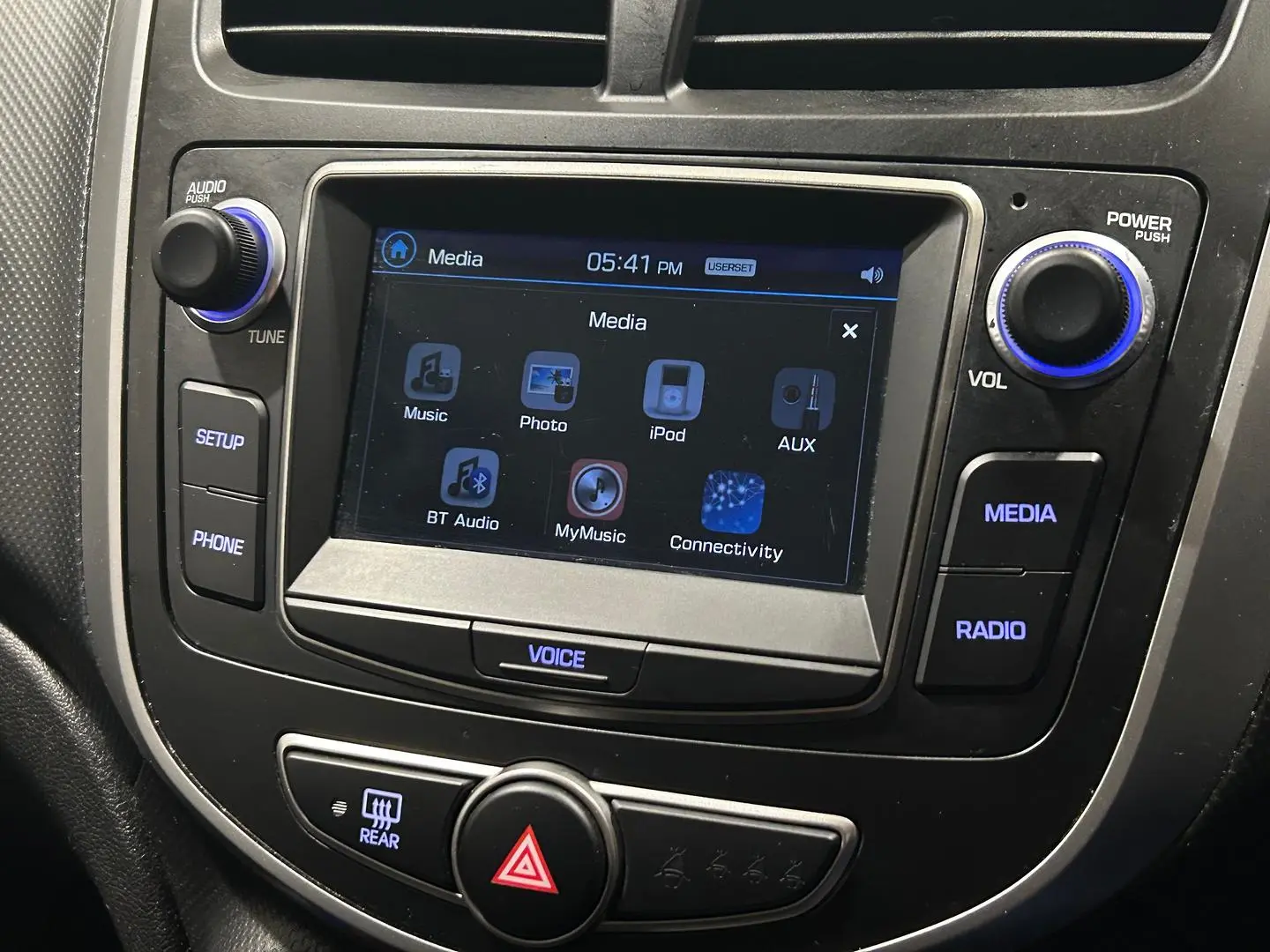 2017 Hyundai Accent Gallery Image 14