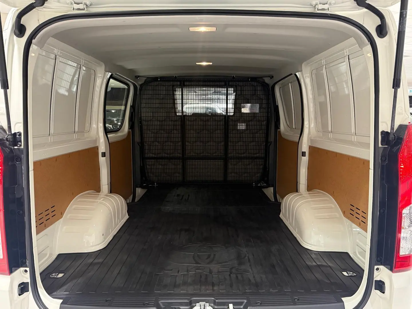 2020 Toyota Hiace Gallery Image 11