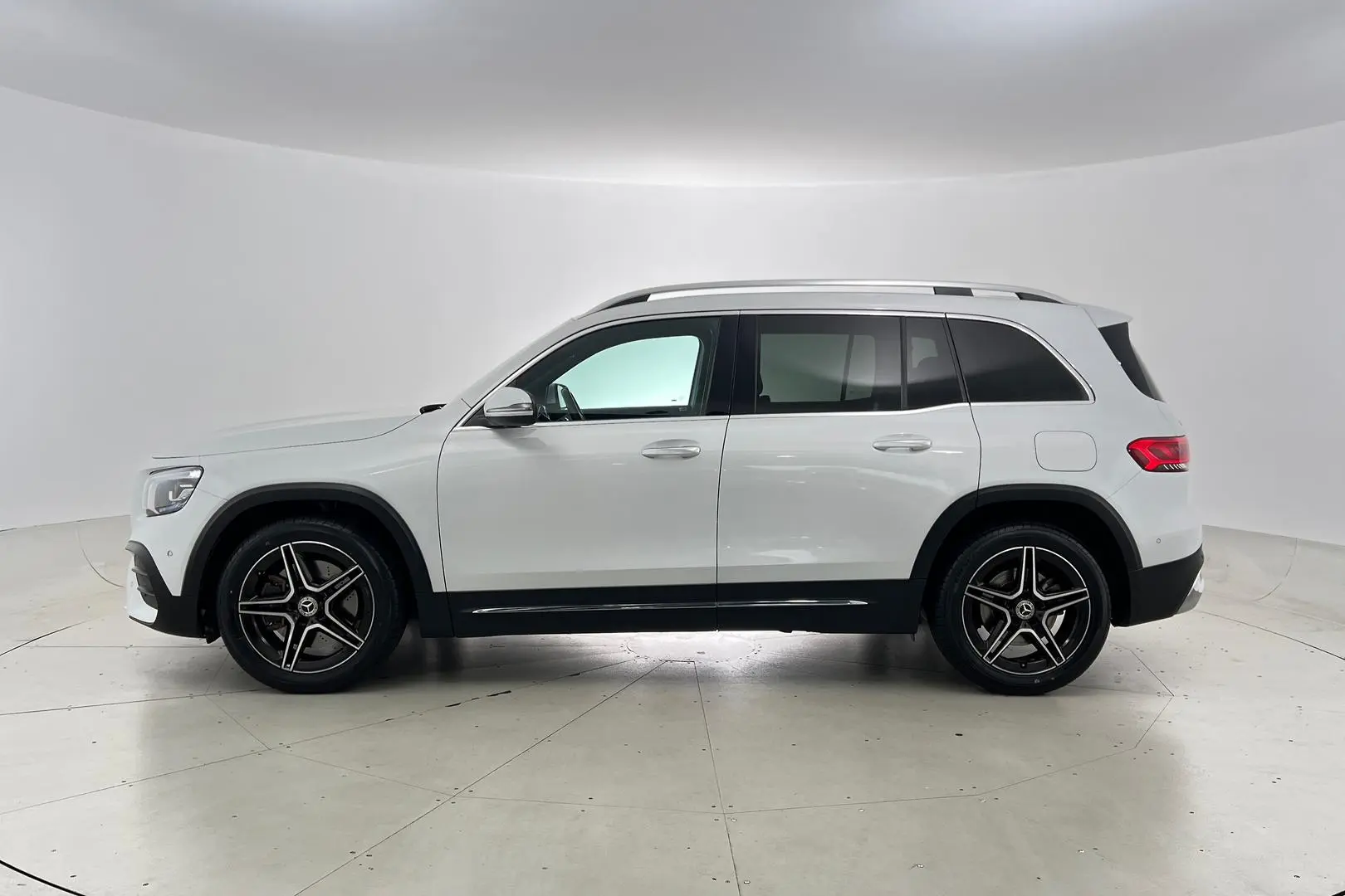 2021 Mercedes-Benz GLB-Class Gallery Image 7