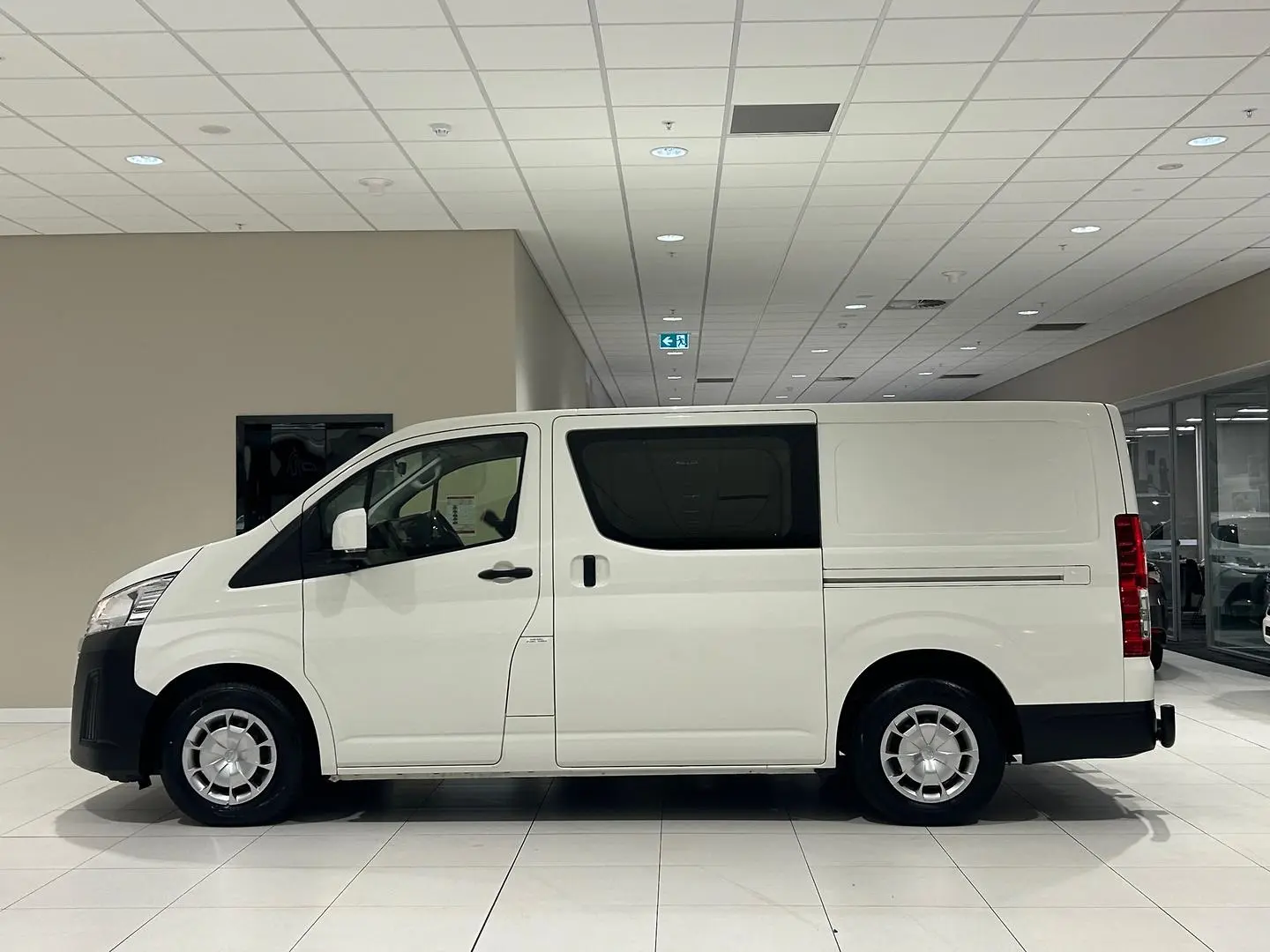 2021 Toyota Hiace Gallery Image 6