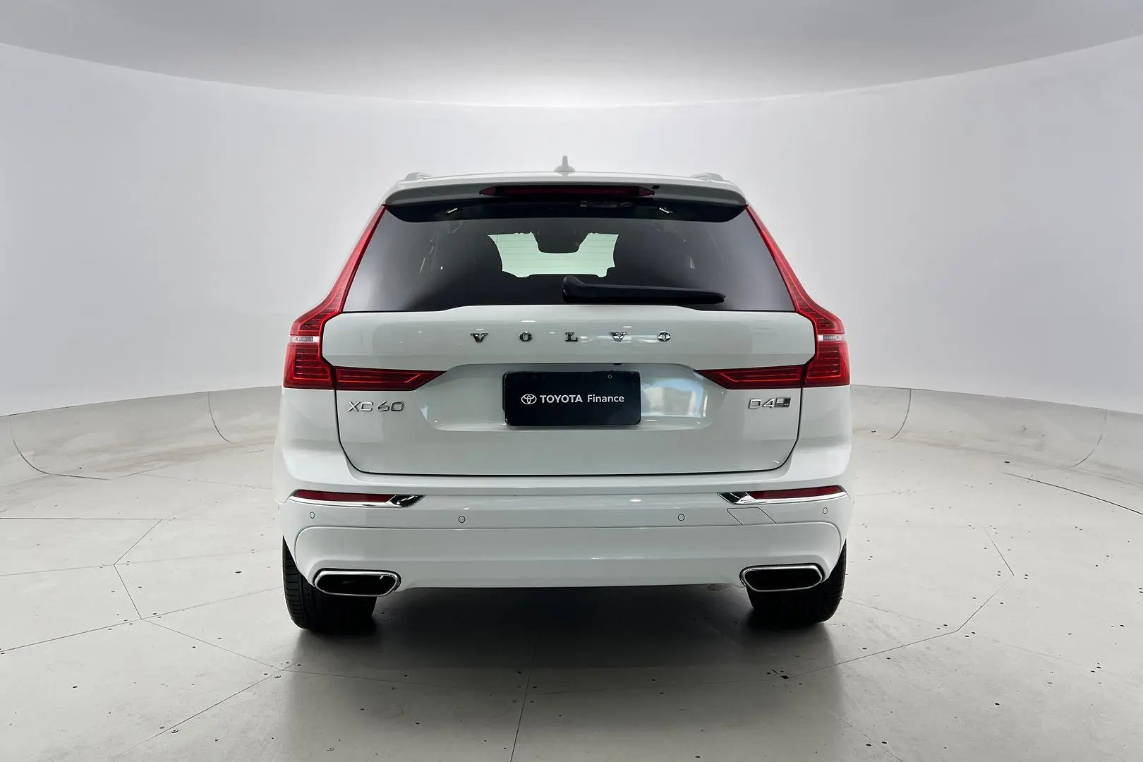 2019 Volvo XC60 Gallery Image 3