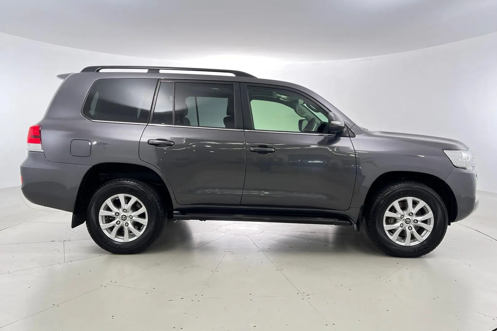 2019 Toyota Landcruiser Gallery Image 3