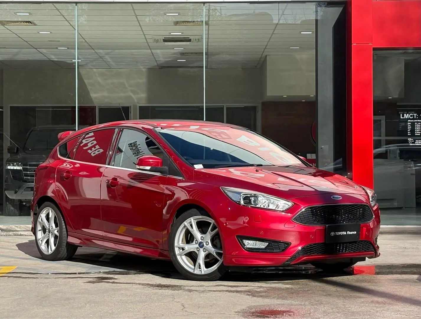 2017 Ford Focus Gallery Image 1