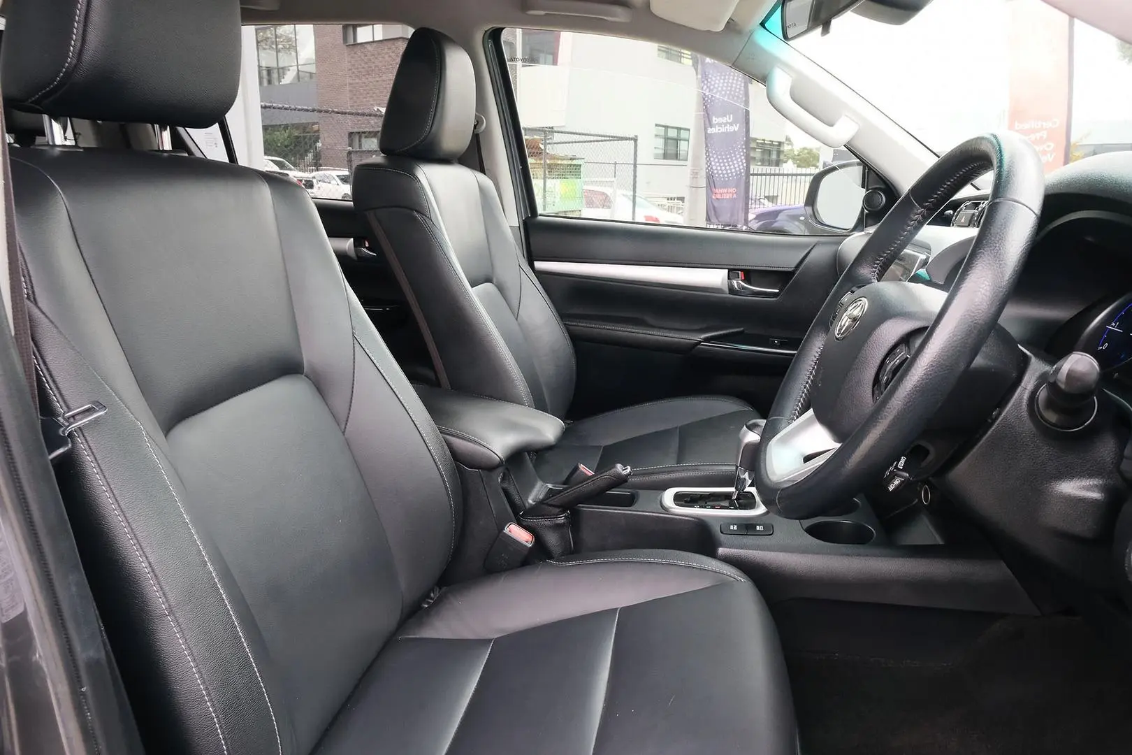 2020 Toyota Hilux Gallery Image 13