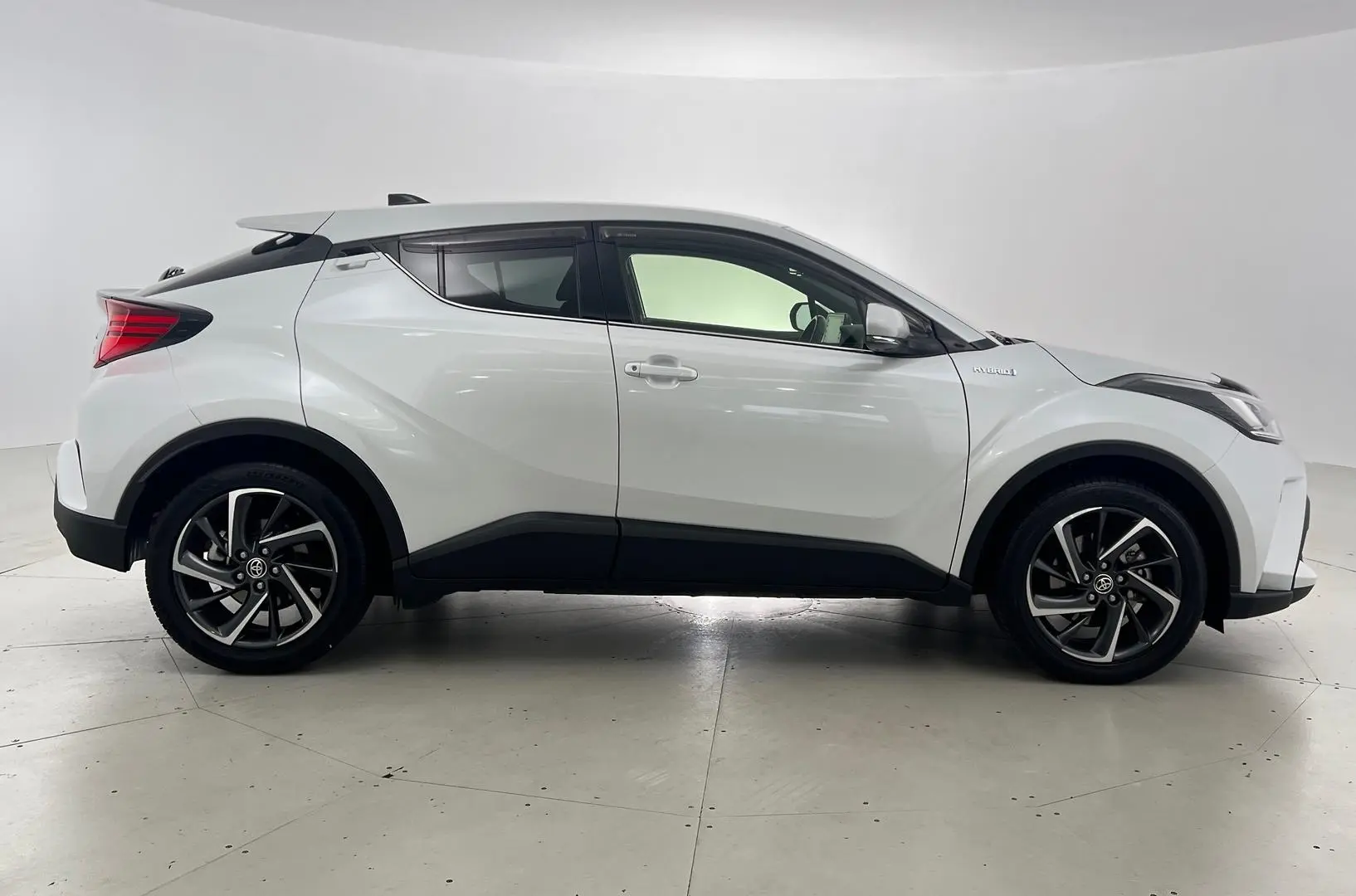 2022 Toyota C-HR Gallery Image 5
