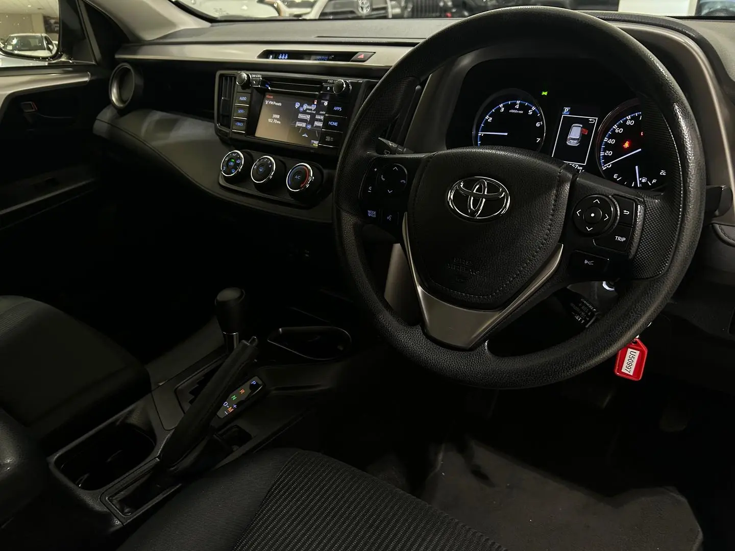 2017 Toyota RAV4 Gallery Image 12