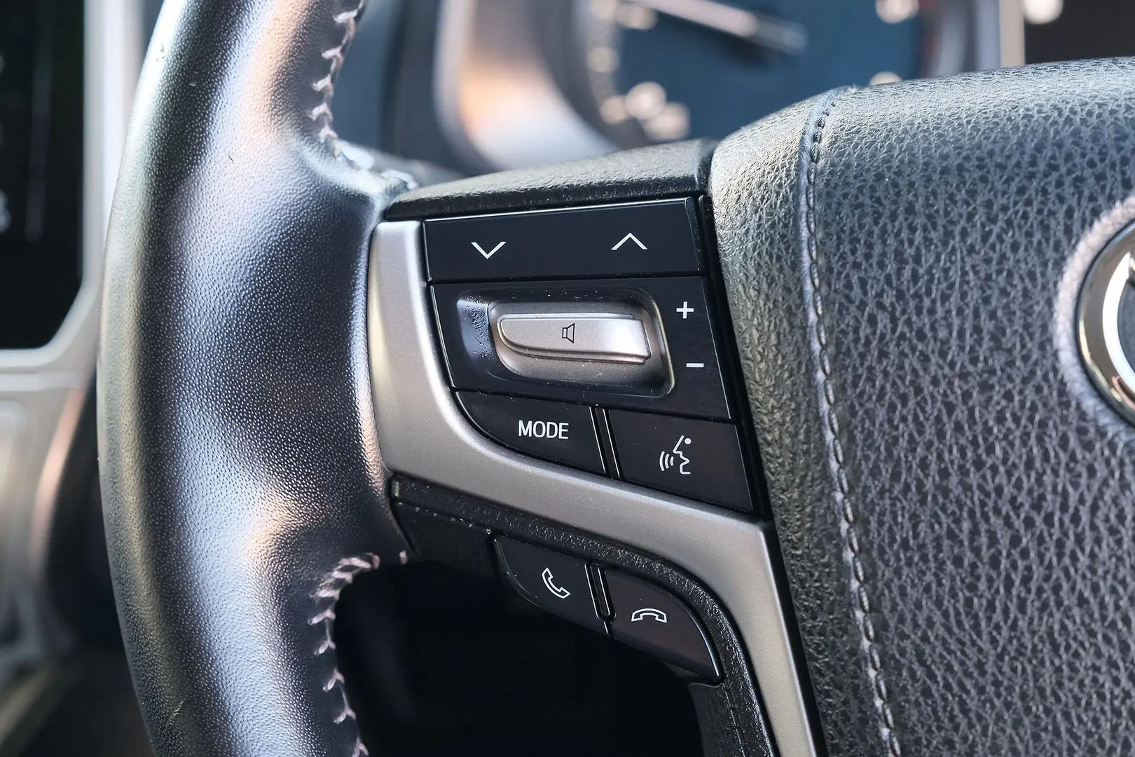 2019 Toyota Landcruiser Prado Gallery Image 17