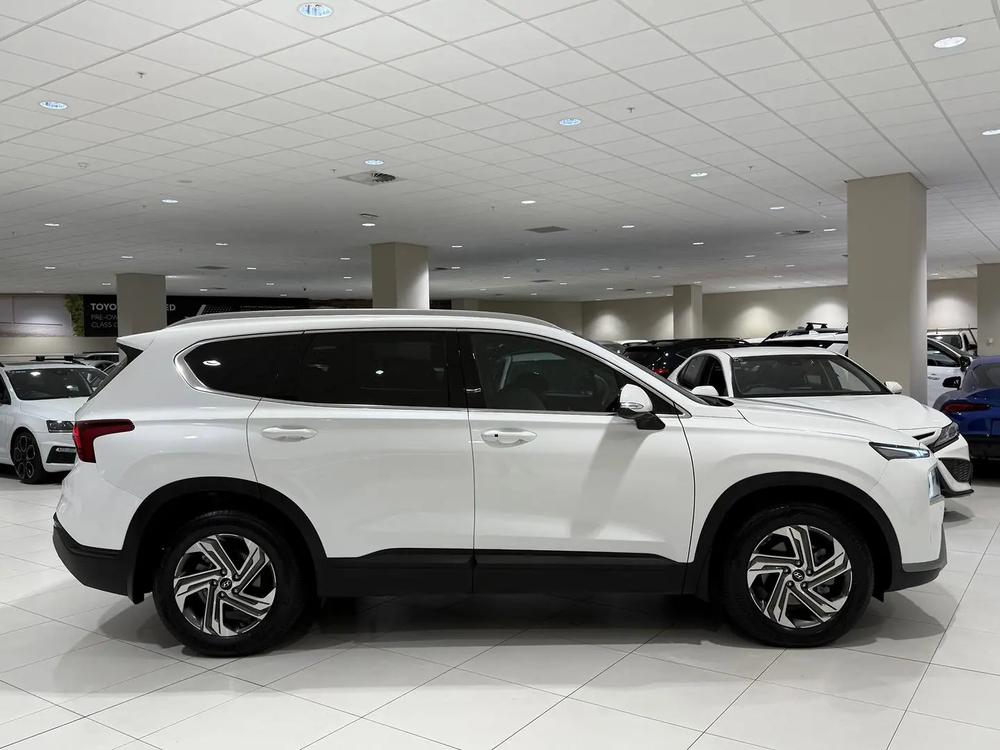 2021 Hyundai Santa Fe Gallery Image 2