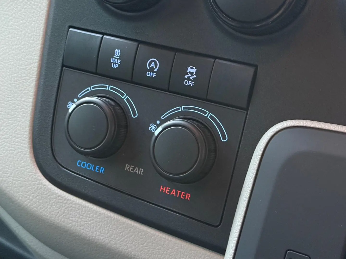 2019 Toyota Hiace Gallery Image 24