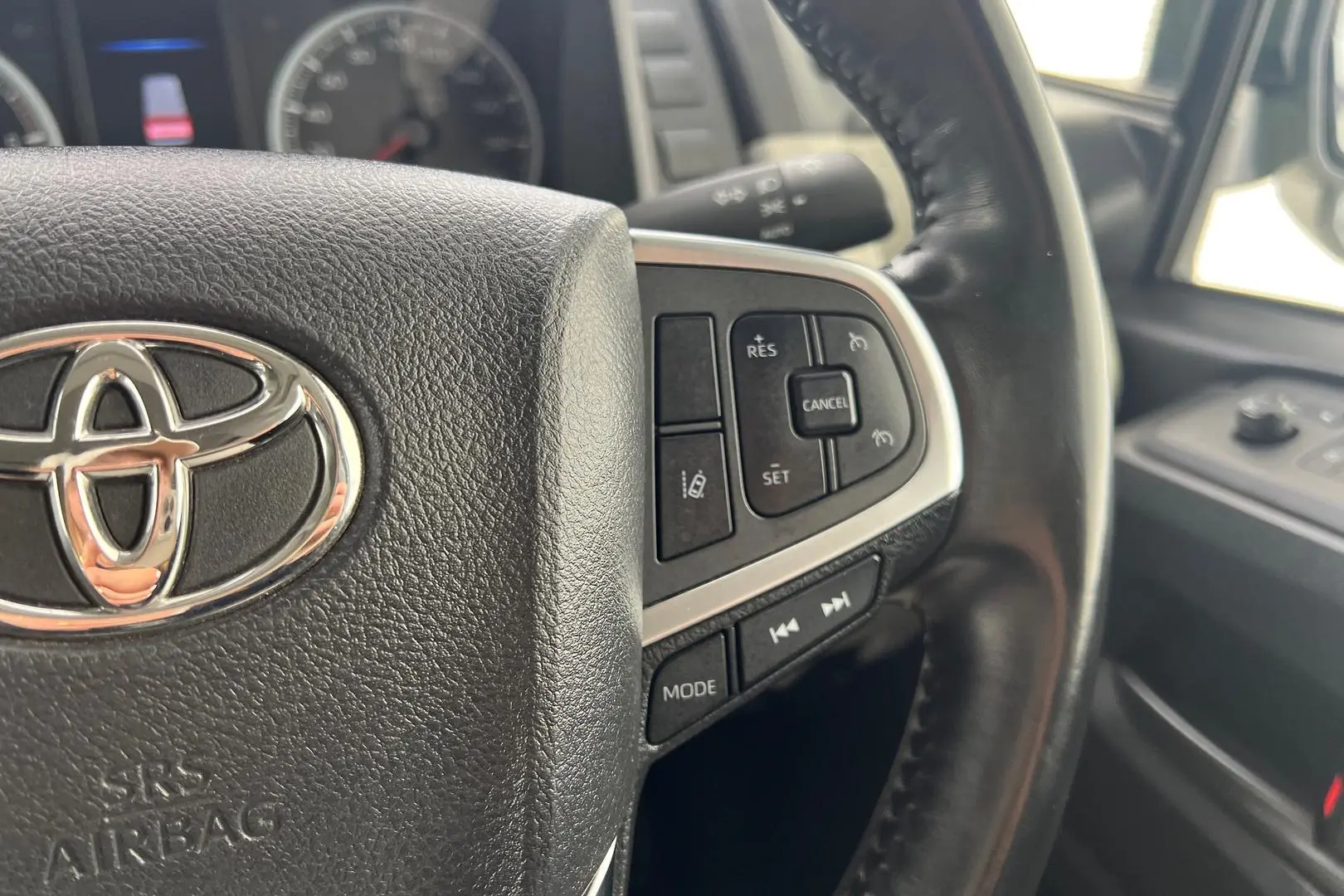 2022 Toyota Hiace Gallery Image 17