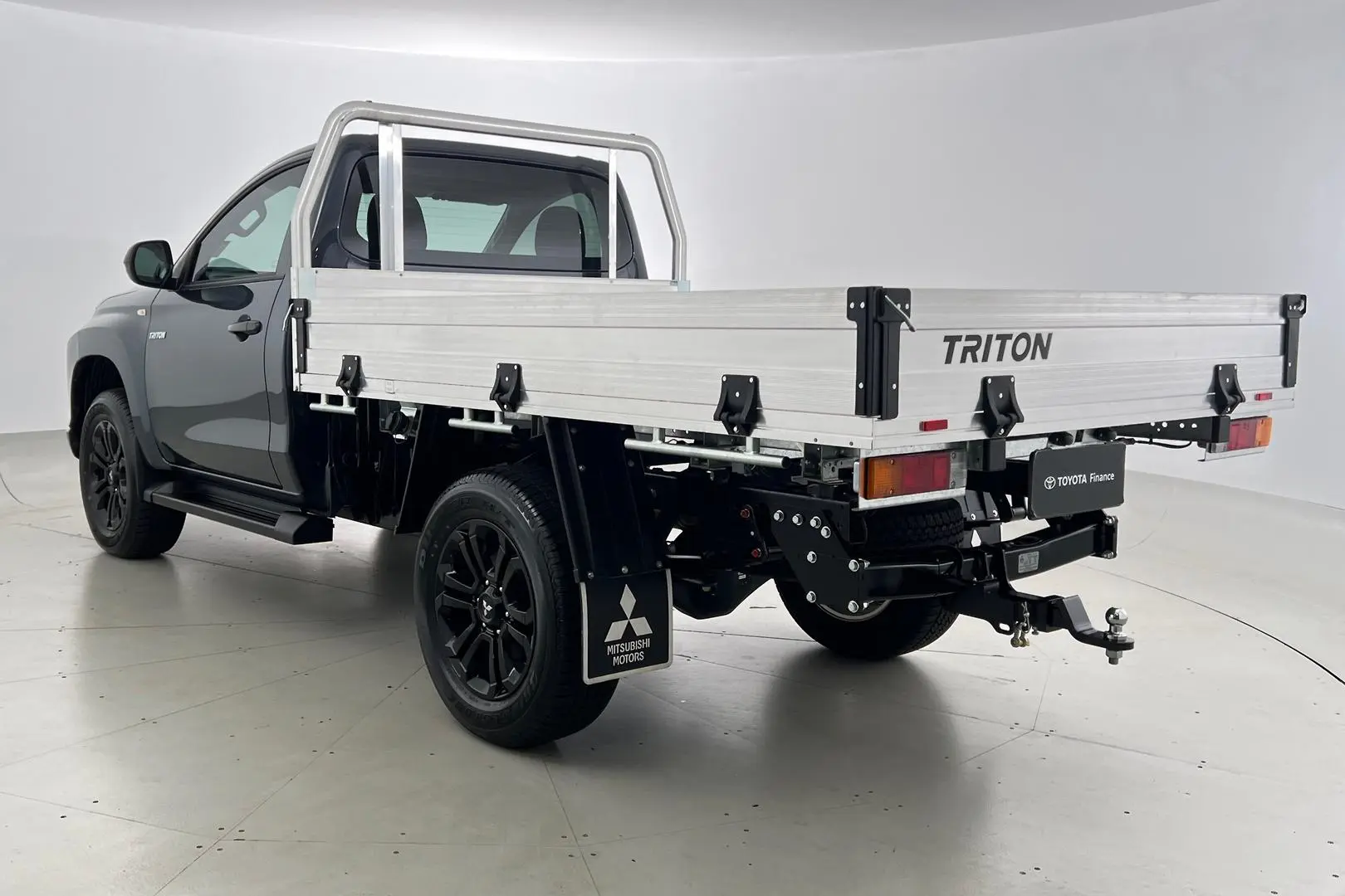 2023 Mitsubishi Triton Gallery Image 2