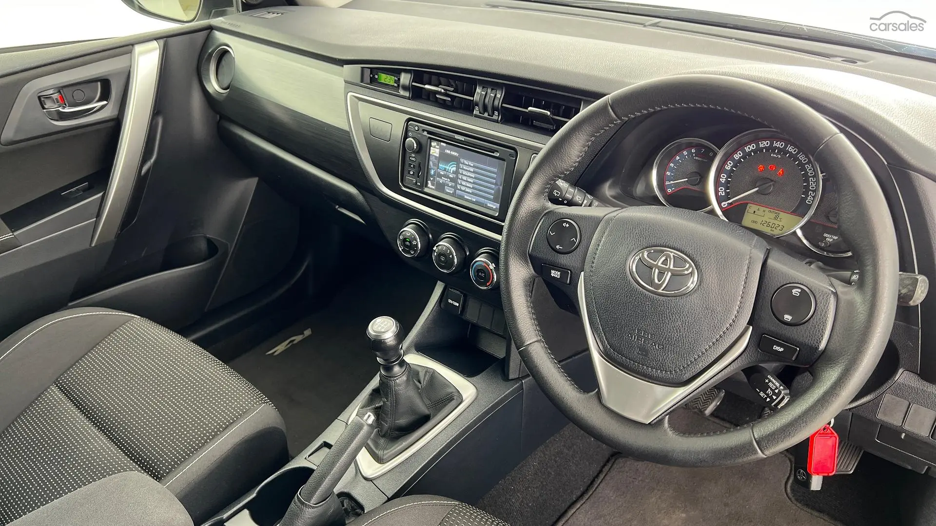 2013 Toyota Corolla Image 13