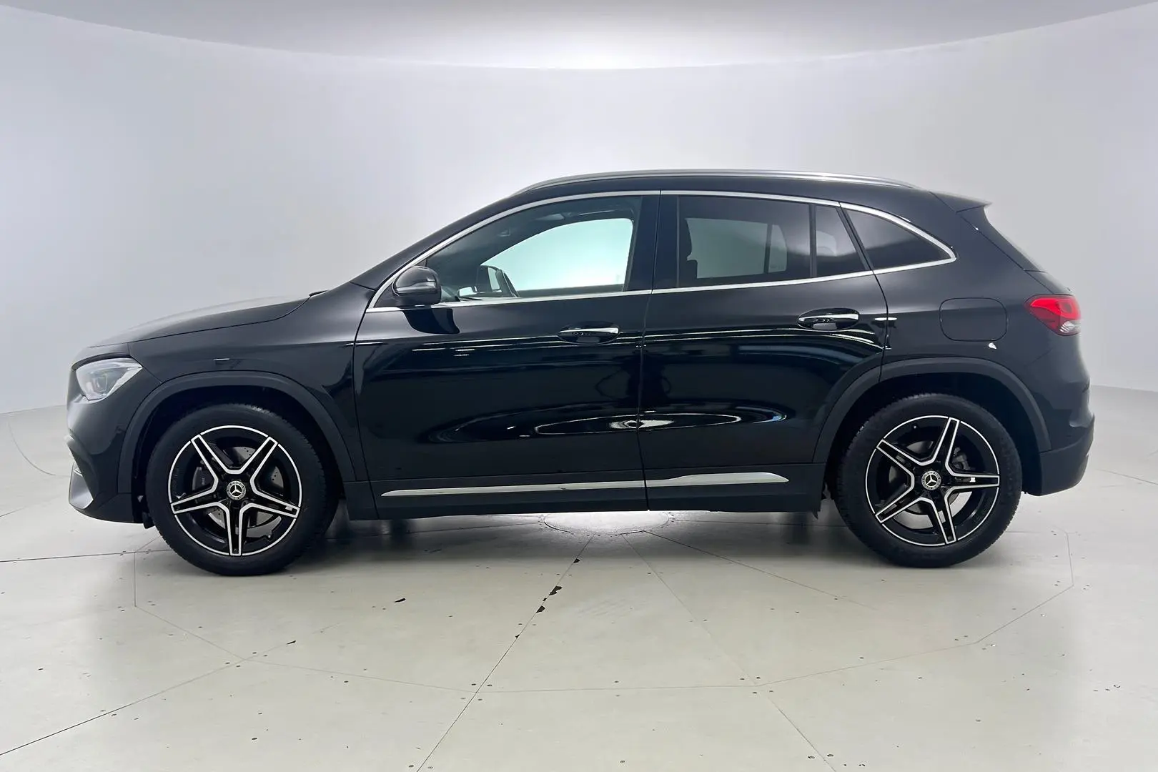 2023 Mercedes-Benz GLA-Class Gallery Image 8