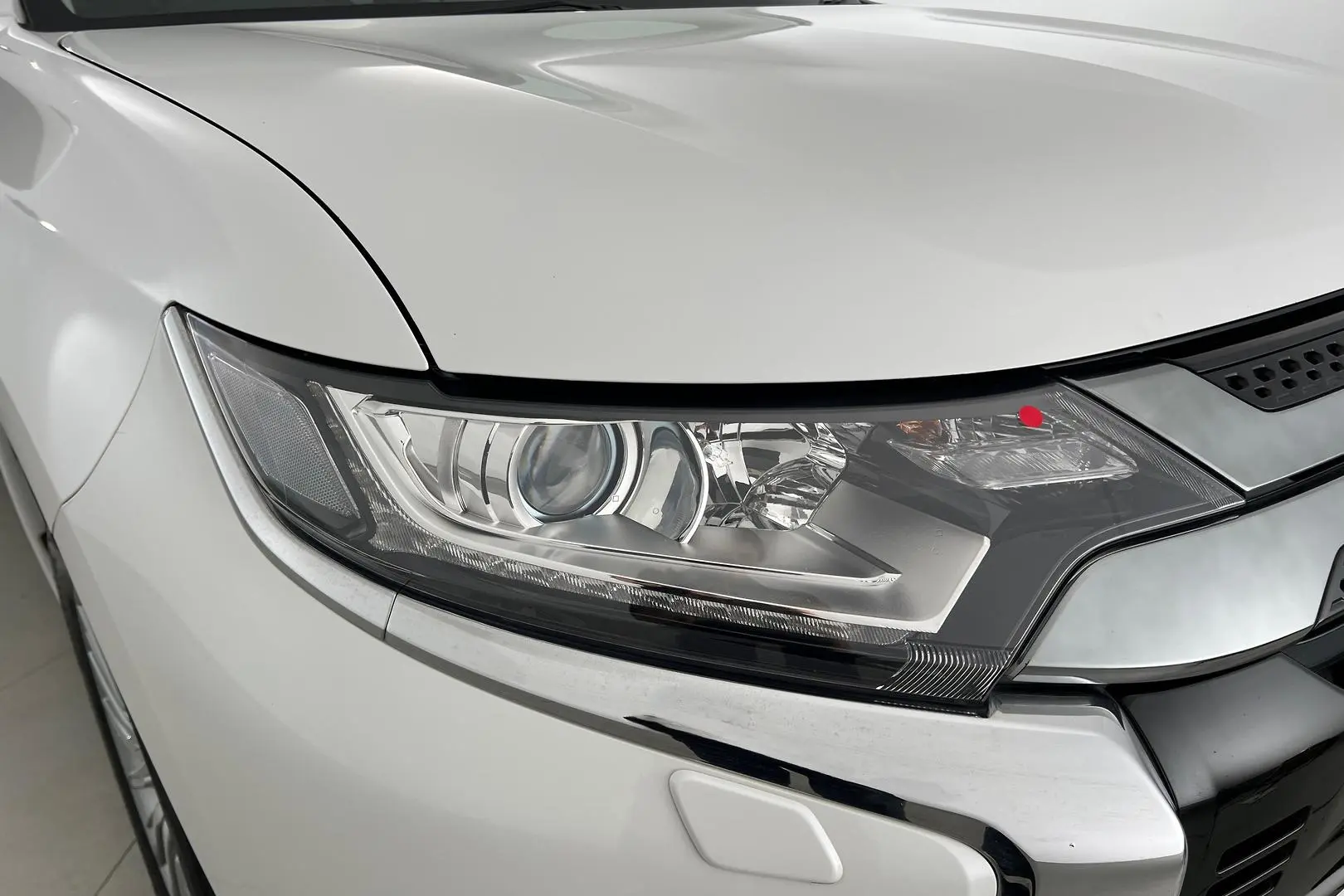 2018 Mitsubishi Outlander Gallery Image 10