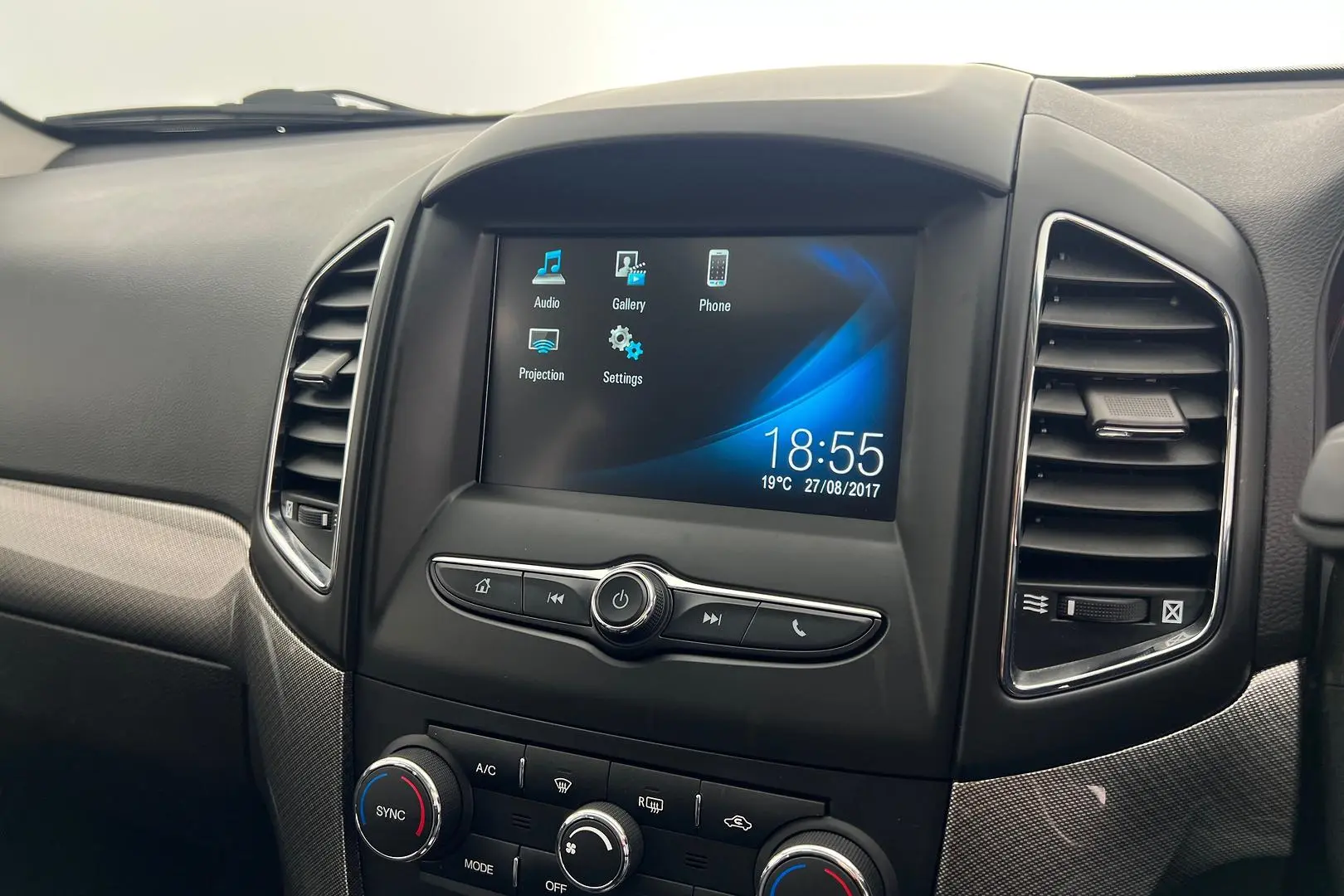 2017 Holden Captiva Gallery Image 21