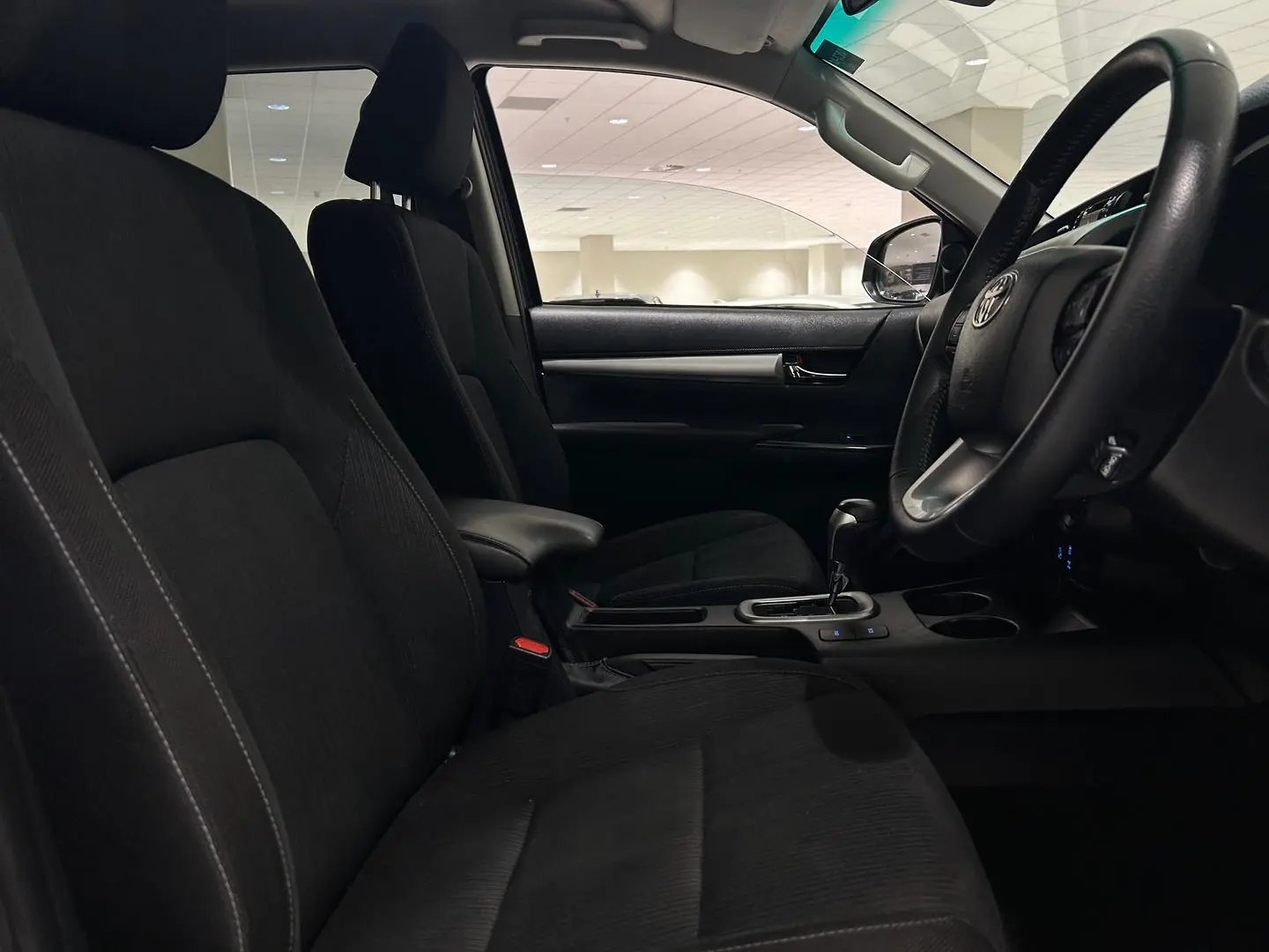 2022 Toyota Hilux Gallery Image 13