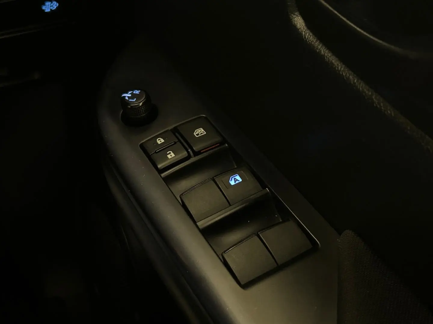 2022 Toyota Hilux Gallery Image 24