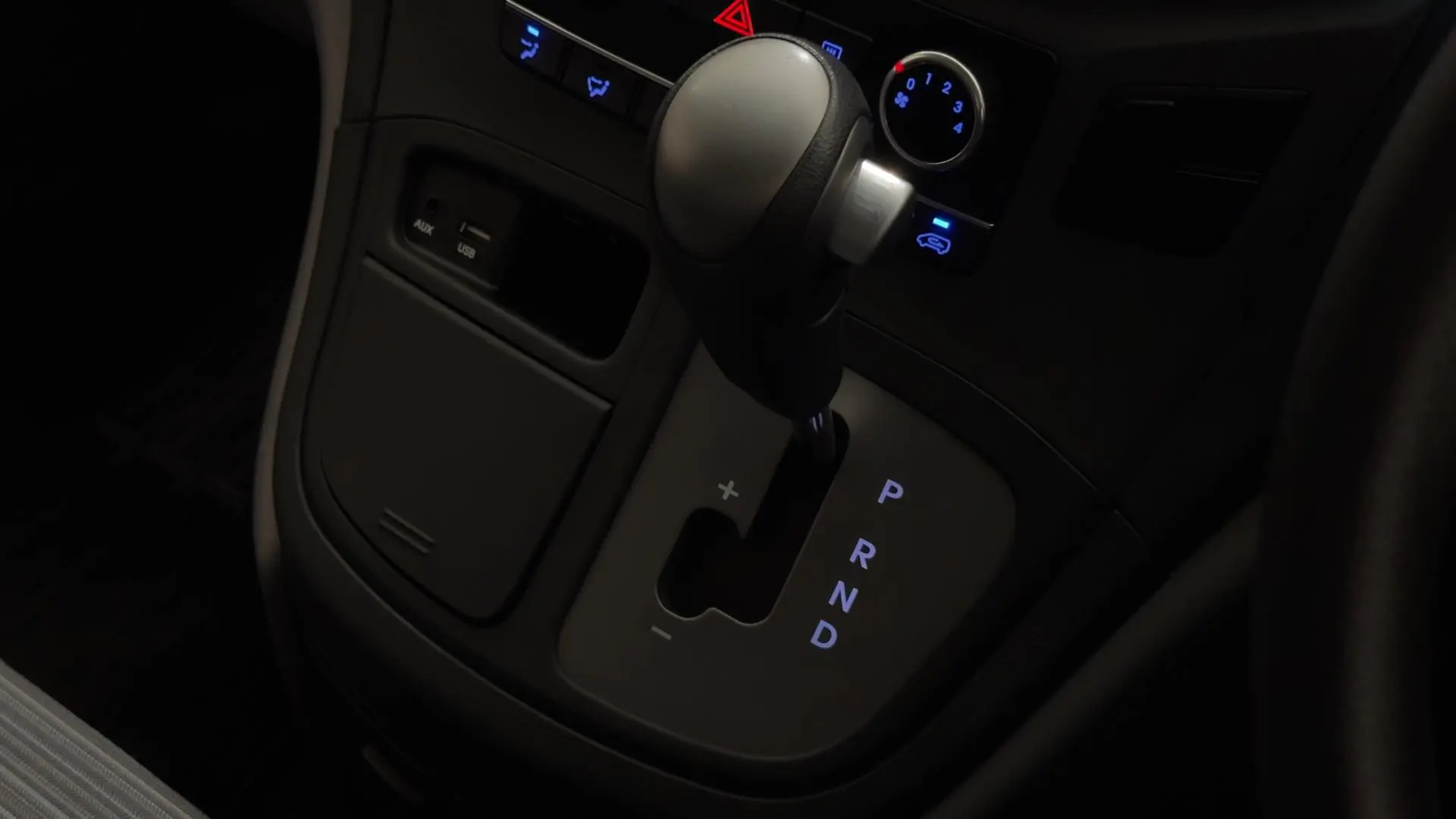 2021 Hyundai iLoad Gallery Image 13