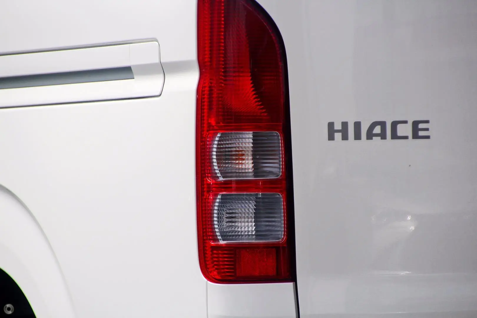 2017 Toyota Hiace Gallery Image 4