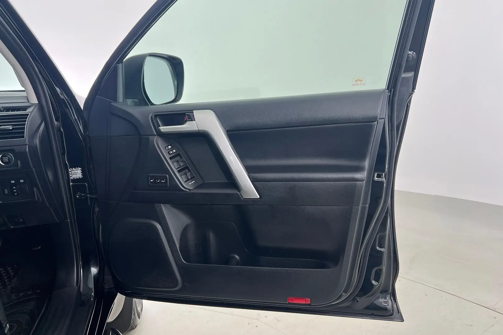 2018 Toyota Landcruiser Prado Gallery Image 10