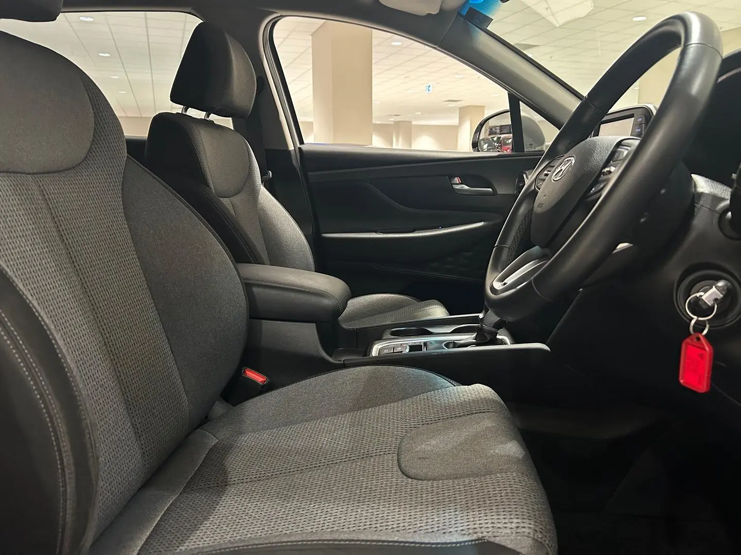 2020 Hyundai Santa Fe Gallery Image 13