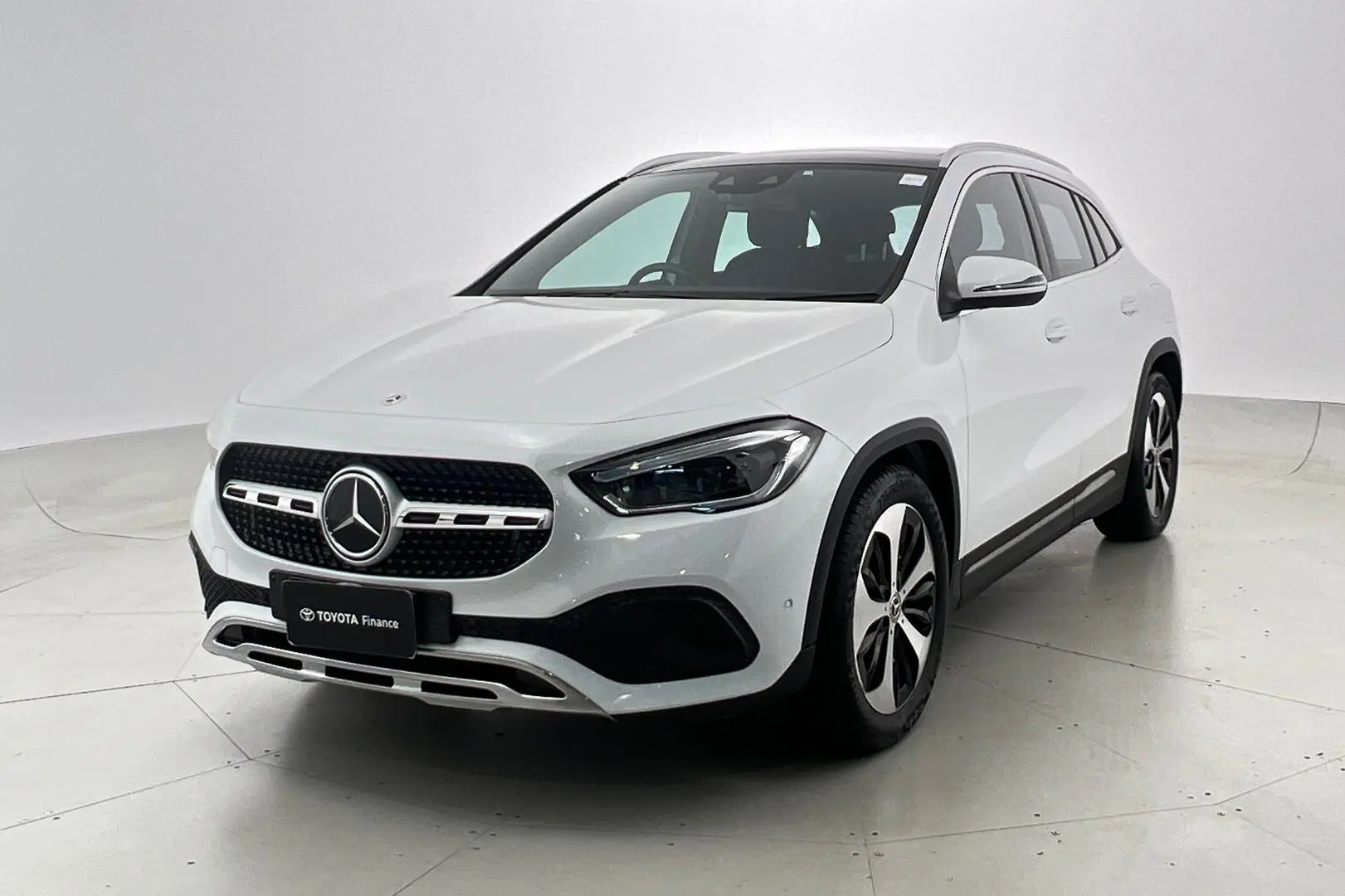 2021 Mercedes-Benz GLA-Class Gallery Image 2