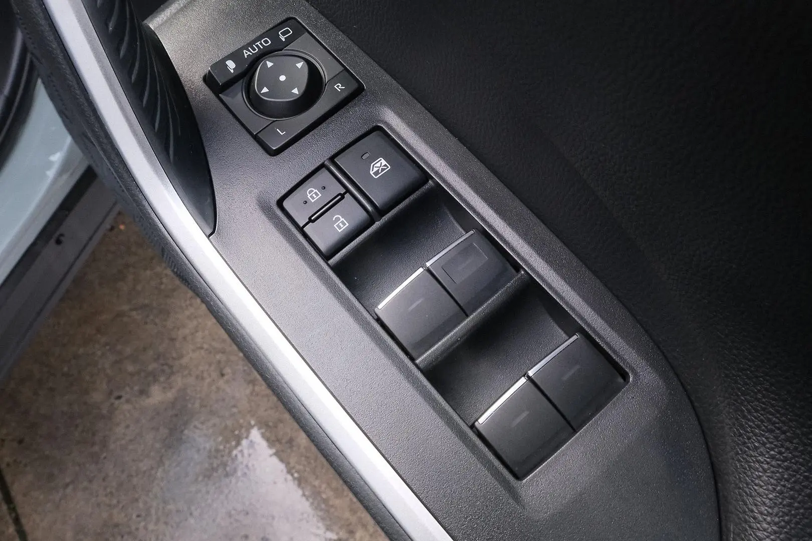 2024 Toyota RAV4 Gallery Image 13