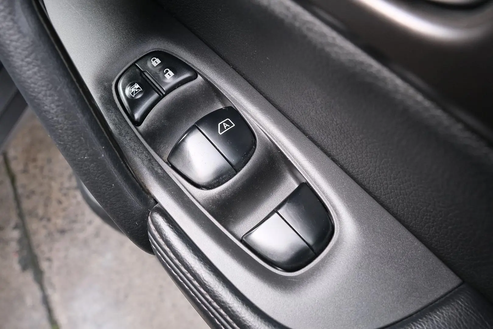 2015 Nissan X-TRAIL Gallery Image 12