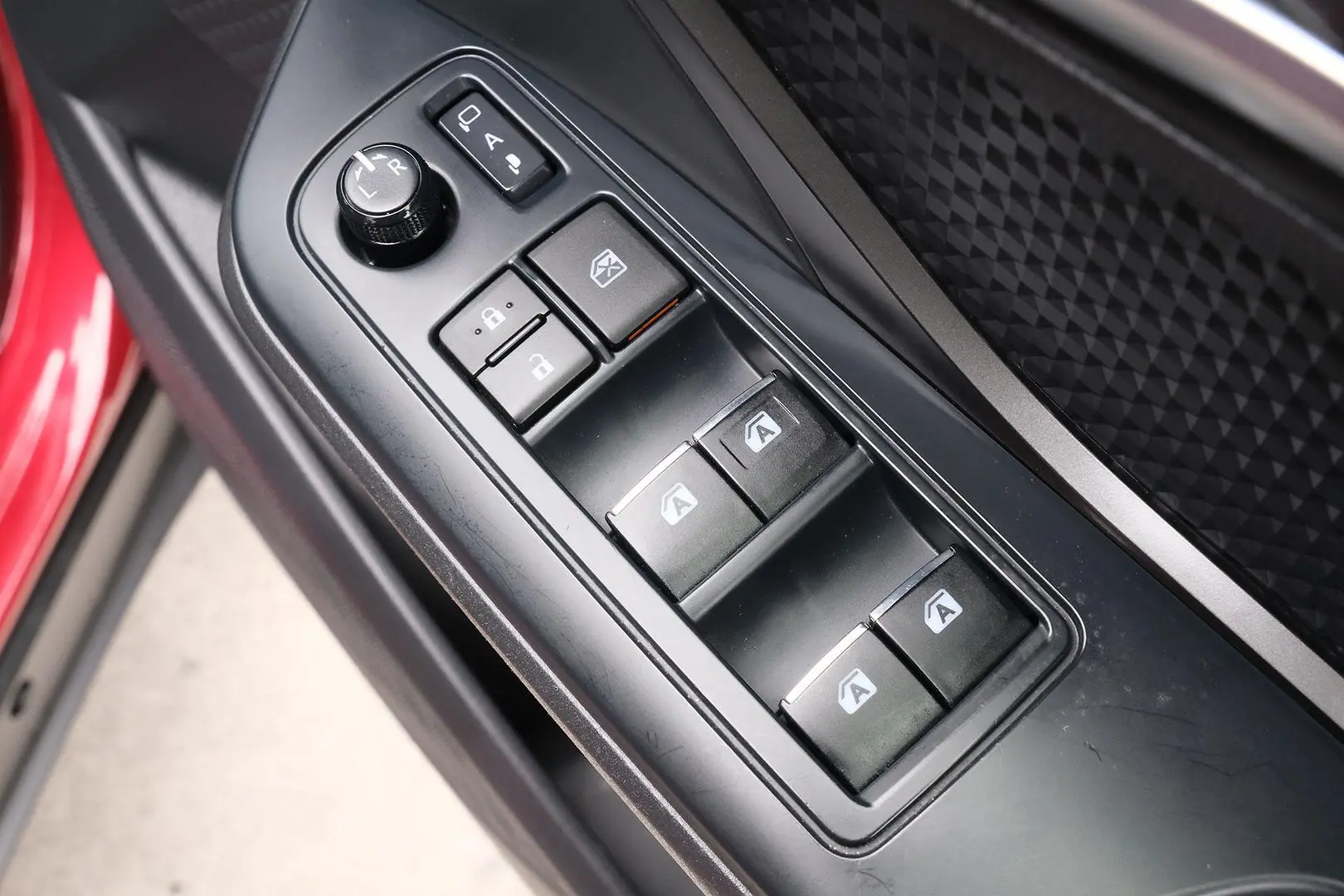 2018 Toyota C-HR Gallery Image 12