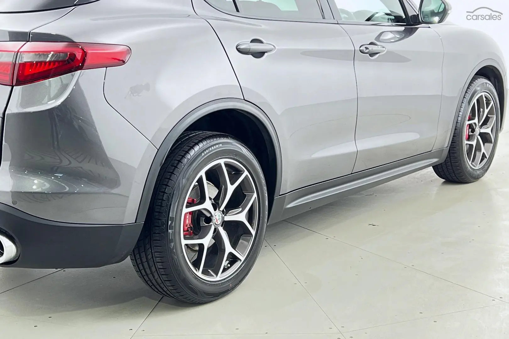 2018 Alfa Romeo Stelvio Image 5