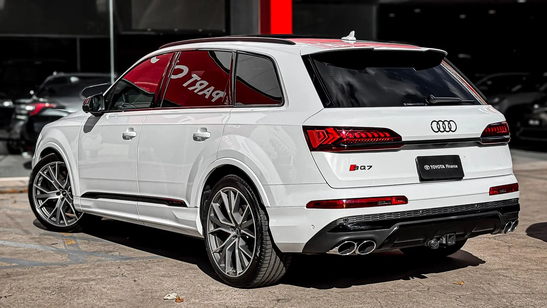 2021 Audi SQ7 Gallery Image 2
