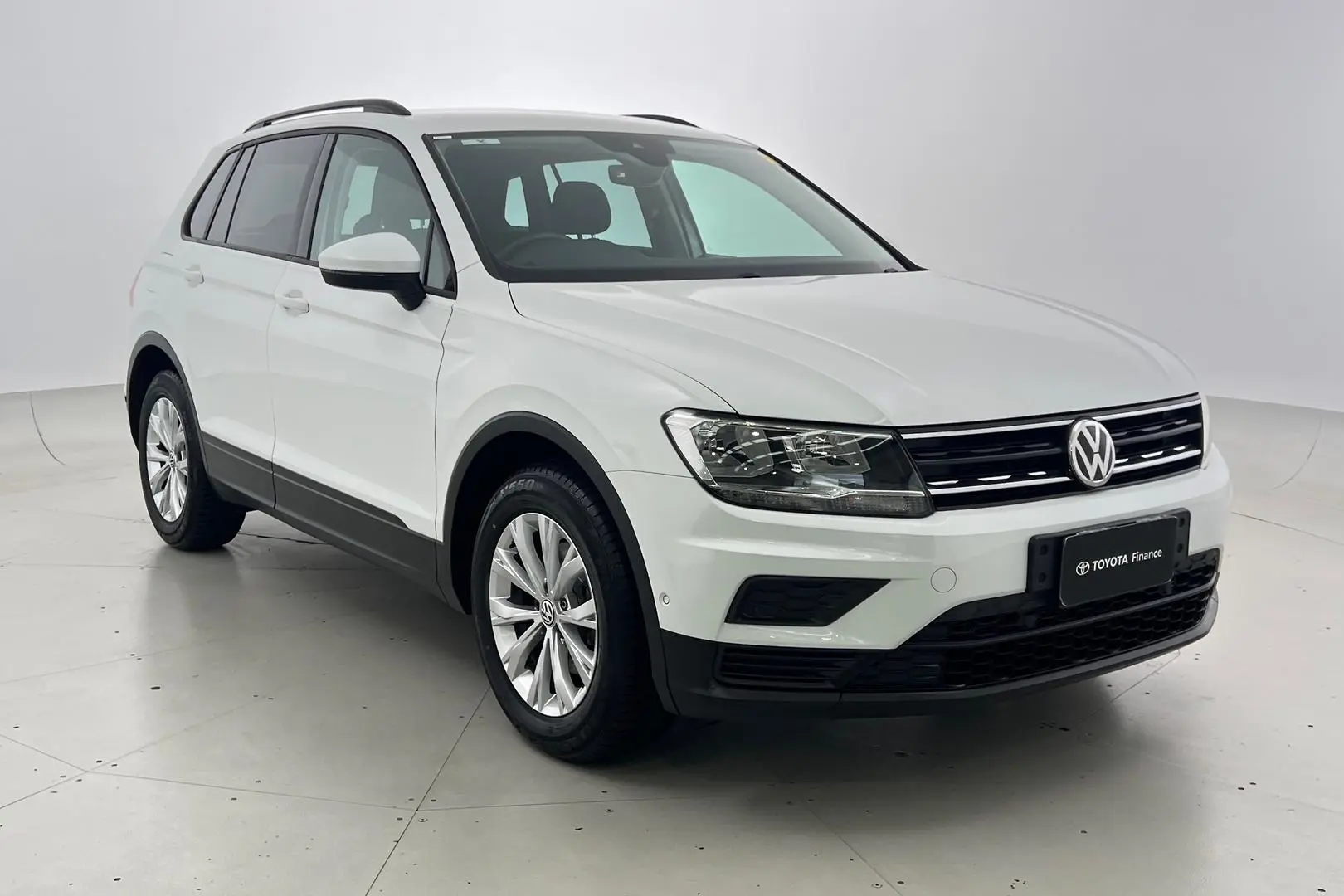 2019 Volkswagen Tiguan Gallery Image 1
