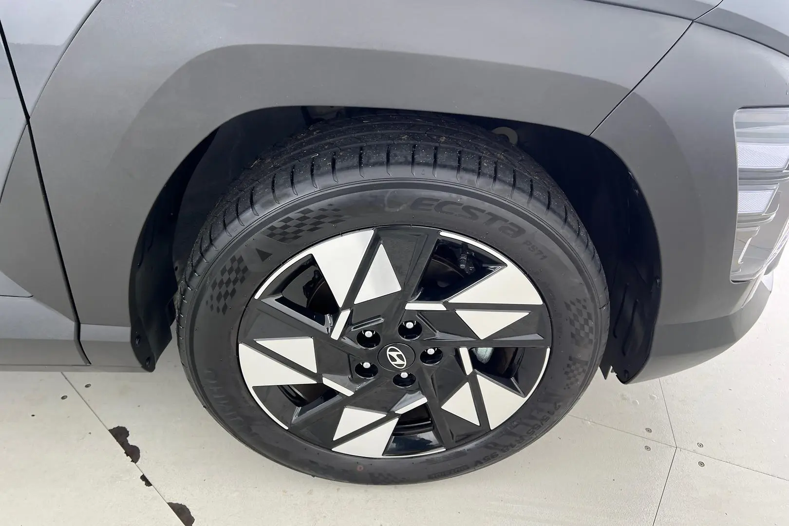 2024 Hyundai Kona Gallery Image 19