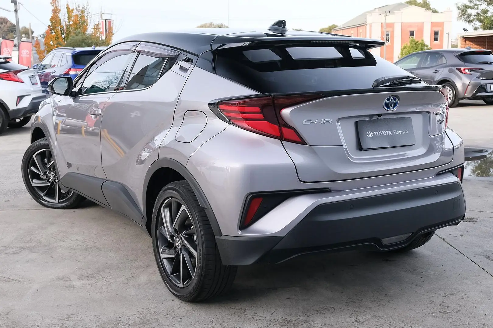 2023 Toyota C-HR Gallery Image 2