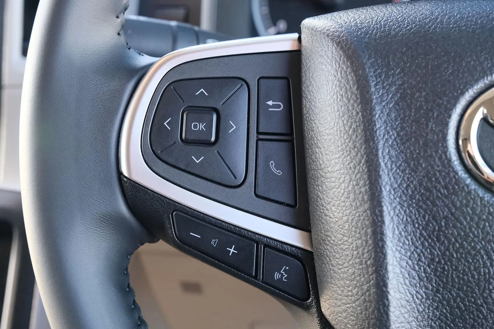 2023 Toyota Hiace Gallery Image 12