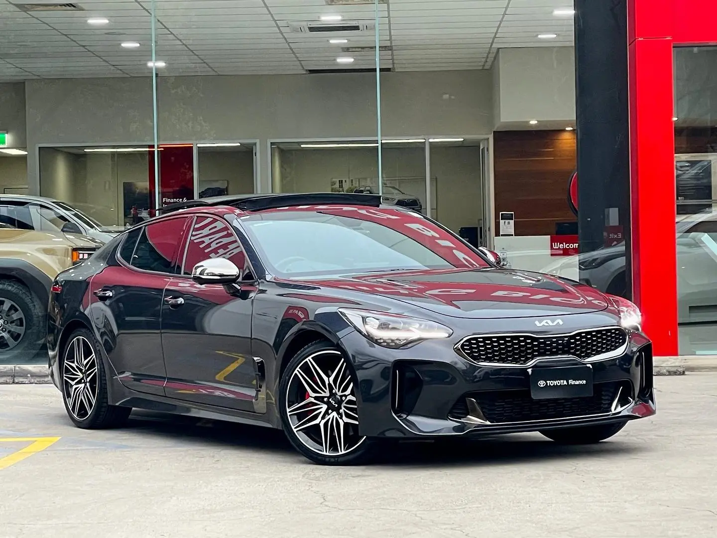2022 Kia Stinger Gallery Image 1