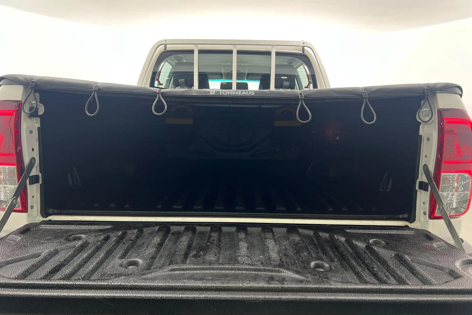 2017 Toyota Hilux Gallery Image 23