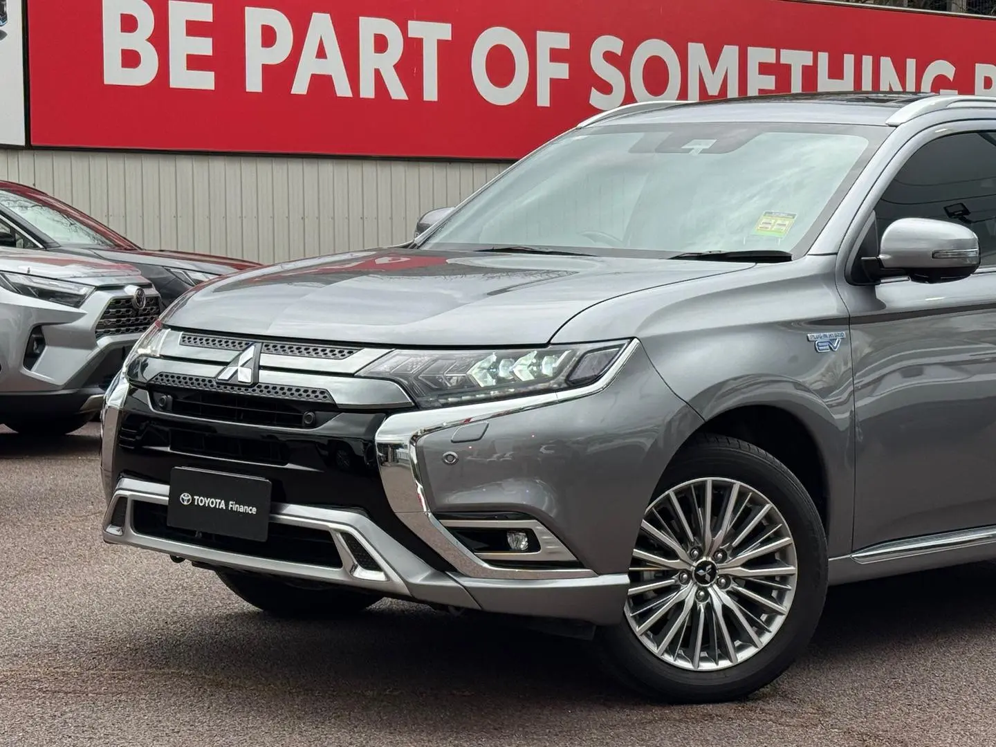 2020 Mitsubishi Outlander Gallery Image 12