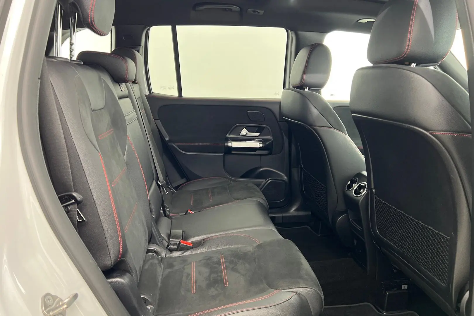 2021 Mercedes-Benz GLB-Class Gallery Image 15
