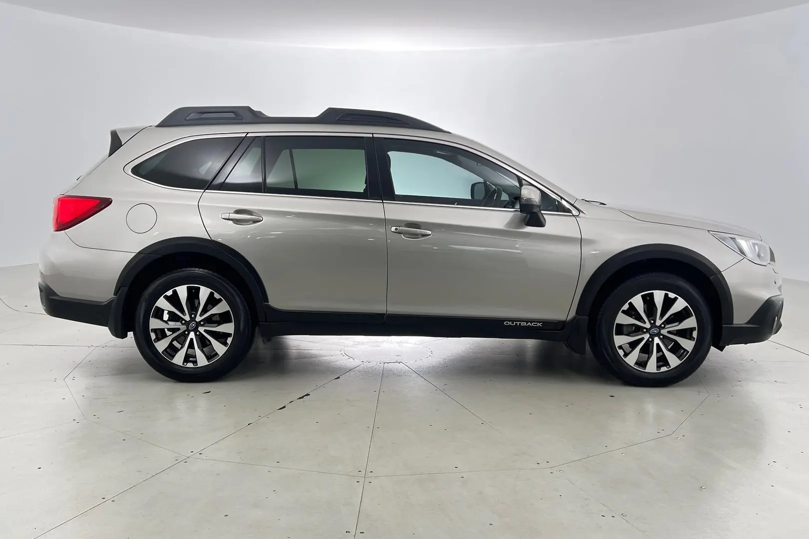 2015 Subaru Outback Gallery Image 3